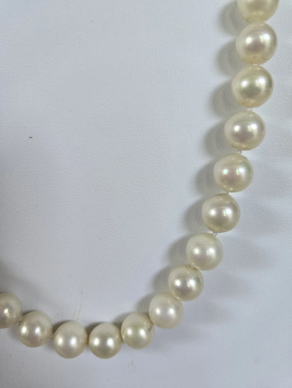 N-133- White Faux Irradescent Pearl Necklace